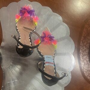 ✨ Betsy Johnson “Landyn” Statement Shoes – Glam & Bold Style ✨Size 6.5
